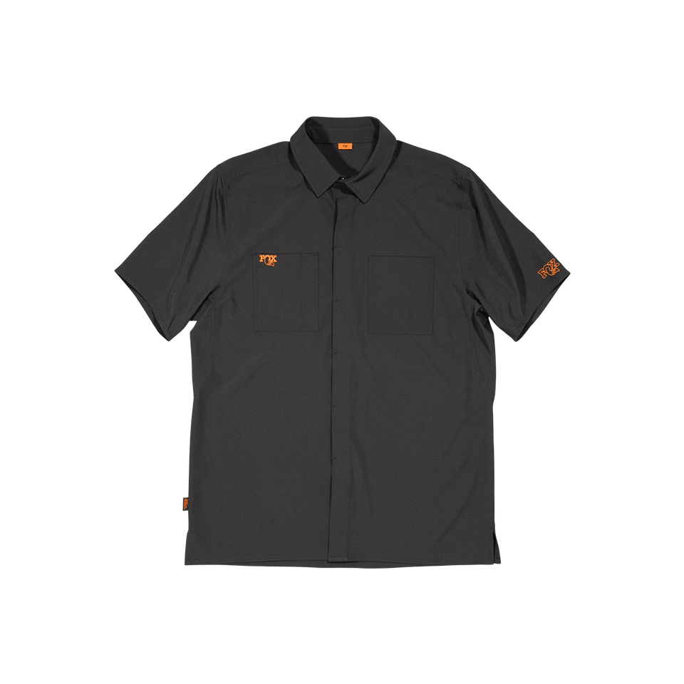 https://serenity-foxfactory.asset.akeneo.cloud/fox_asset_family/media/SSG_Apparel_Fox_Shop_Shirt_FR.png
